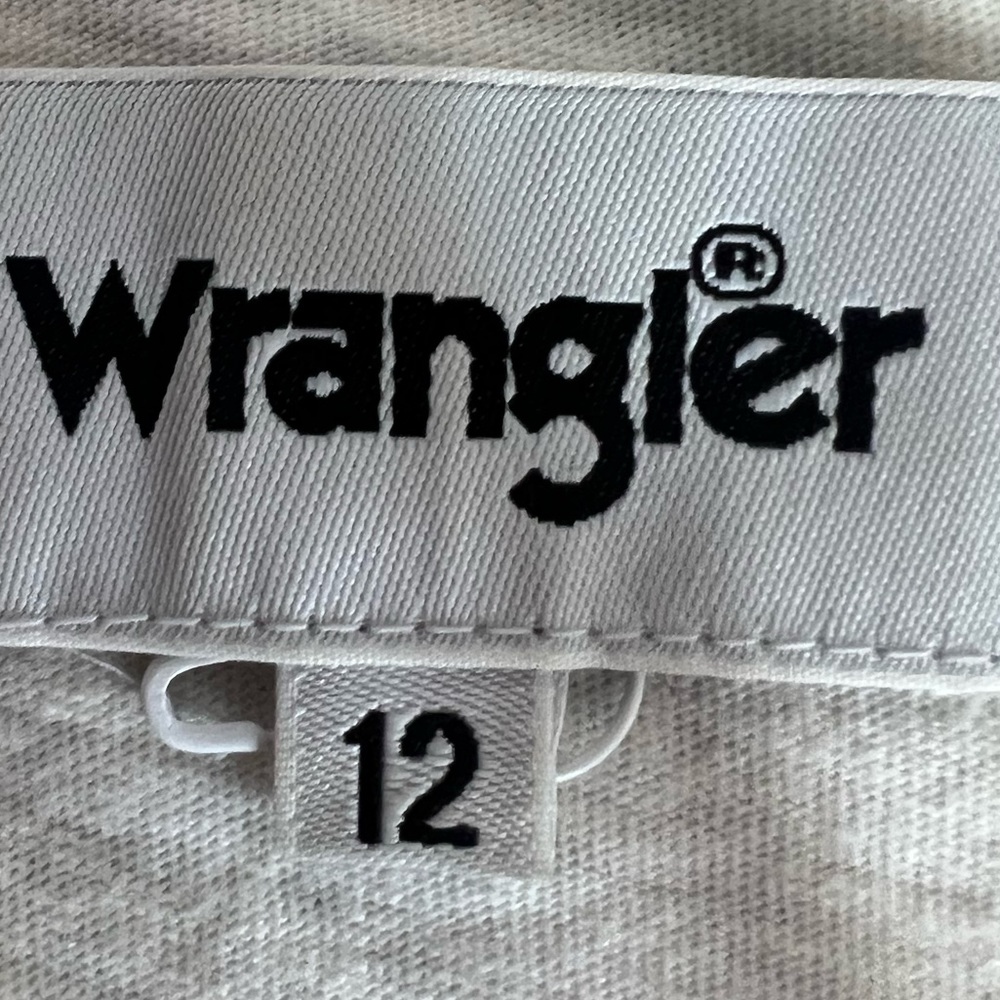 Love the organic fibre feels - a copy of California  70’s surfer gear. - Picture 2 of 5